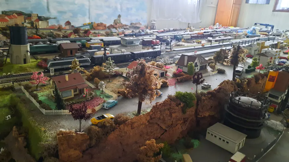 Réseau Märklin HO complet à vendre avec gare, trains, maisons et décor, Valserhône (Ain)